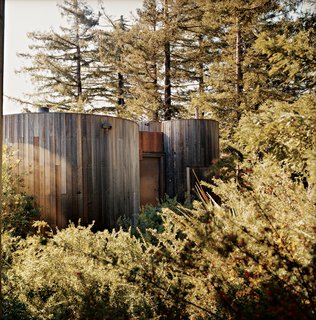 For the Butterfly cabin, which is part of the Post Ranch Inn, Muennig chose materials that age gracefully when exposed to the elements. He regularly uses Cor-Ten steel, a group of steel alloys that form a stable rust-like appearance when battered by wind and rain.