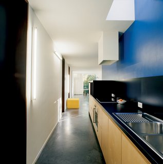 The kitchen is a vibrant deep blue. "It's the same color Le Corbusier used in the corridor of his Villa Savoye in Poissy," Van Everbroeck reports.