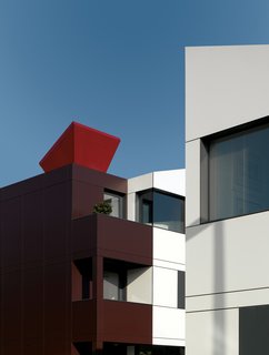 With sharp geometry and bold color contrasts, the Oxley Woods homes wear their EcoHats smartly, bringing fresh design to style to energy-efficient technology.