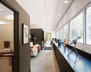 A counter runs the length of the northern side of the house, offering a convenient workspace and plenty of storage.