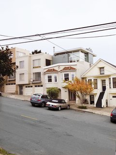 The third-story addition to Lisa Koshkarian and Tom DiFrancesco’s San Francisco home blends seamlessly in both height and scale, giving the couple 500 square feet of extra space without disturbing the surrounding context.