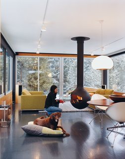 To avoid a space-hogging fireplace, Johnson recommended a Bathyscafocus by Focus Creations. Hiller took the suggestion and now enjoys the warmth of a fireplace and the full square footage of her living room.