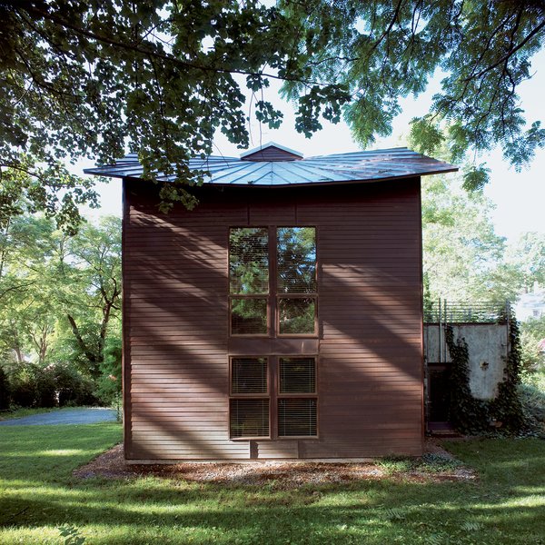Before construction began, the site was surveyed to align the house precisely north to south along the solar axis and to ensure that the roof angle would parallel the angle of the sun at winter solstice.