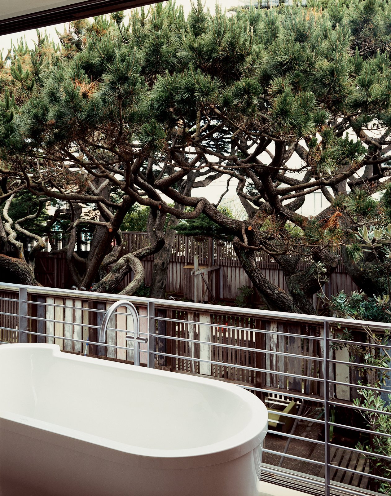 40 Modern Bathtubs That Soak In the View Sliding glass panels in the bathroom open to put the tub in the tree canopy.