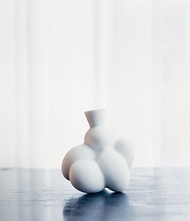 An Egg vase.