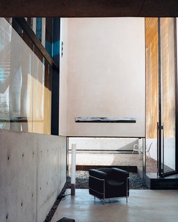 Xeros Effect - Photo 4 of 7 - In a portion of the living area, Le Corbusier’s LC2 chair is set alongside Pablo Pardo’s Elise lamp.