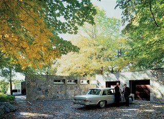 Bassam (left, with Fellows) hung redwood garage doors that match the house’s exterior.