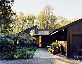 Despite its proximity to downtown Portland, Oregon, Ben Watson and Claudio Tschopp’s home is surrounded by forests.