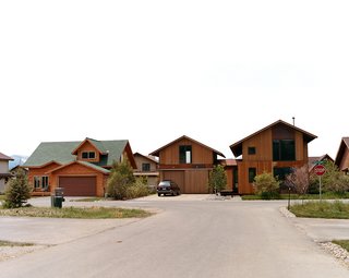 Located in a 280-lot subdivision composed of market-rate and deed-restricted lots, Andy Ankney’s 1,400-square-foot house blends in well despite its large aluminum clad wood windows, cedar siding, Cor-Ten corrugated roofing, and oxidized steel siding panels.