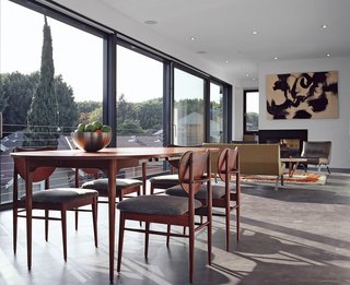 Throughout the house operable windows enable cross ventilation. The ones Reitz and Kurath used contain krypton gas, a dense gas that enables heat to be transmitted more slowly, between the panes. The dining table and chairs are vintage Danish pieces.