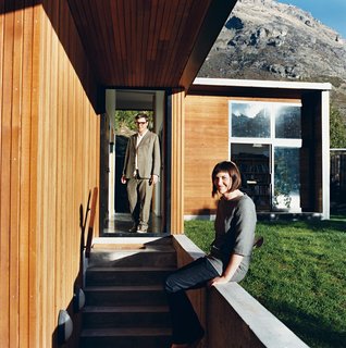 When Bronwen Kerr and Pete Ritchie decided to relocate from New Zealand’s capital, Wellington, to Queenstown, on the country’s South Island, they designed a new home for themselves and their three children on a site Ritchie had purchased when he was living in the area—a stunning lakeside plot. Working in partnership, the couple devised a home and studio that is separated by a passage through the middle of the building.