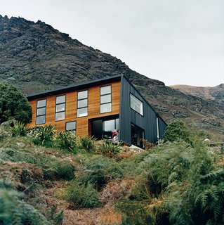The location on the shores of a small bay means it is sheltered from cold southerly winds. The alpine location provided plenty of inspiration for landscaping, which Ritchie and Kerr elected to keep as minimal as possible, as if the home had landed on its site with as little disturbance or alteration as possible.