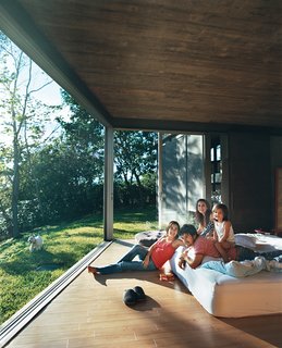 The bottom level houses the bedrooms where Pilar, José Roberto, Patty, and Jimena loll.