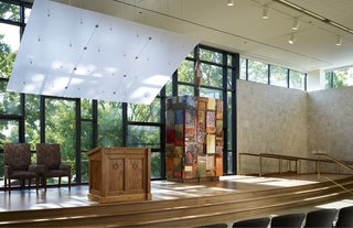 Jewish Reconstructionist Congregation (interior view) in Evanston, Illinois, by Ross Barney Architects. Photo by Steve Hall, Hedrich Blessing.