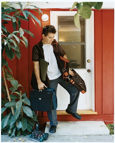 Unzipped! Make magazine editor Mark Frauenfelder opens up about the perfect laptop bags.