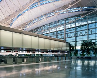 San Francisco International, interior