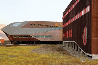 The Svalbard Science Center, on the arctic Svalbard archipelago, is clad in copper sheeting, a material that remains workable even in very low temperatures. Photo by Nils Petter Dale.