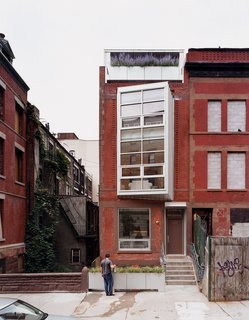 Harlem Renaissance - Photo 4 of 11 - "There’s a threshold of planting between the outside and inside," says architect Laura Briggs, citing the blooming boxes on the sidewalk, the rear deck, and the master-suite terrace (above the bay window).