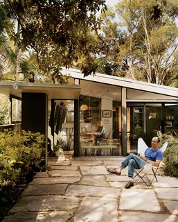Buckner and Roberts both expressed admiration for Jones’s thoughtful details—including the sloping glass, angled columns, and Wrightian light shelf.
