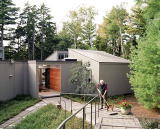 A series of long stairs leads to Maison Amtrak, which is set below street level. The entranceway demonstrates Cohen’s love of Japanese design with a geometric simplicity matched only by the formal elegance of the stained Douglas fir two-by-fours.