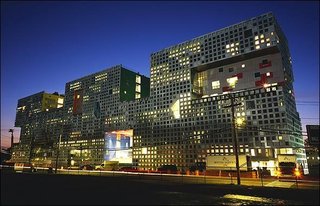 "I Live in a Steven Holl" - Photo 1 of 8 -