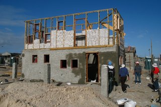 Luyanda Mpahlwa - Photo 6 of 9 -