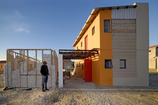 Luyanda Mpahlwa - Photo 8 of 9 -