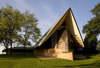 Sunday Styles - Photo 11 of 11 - The Unitarian Meeting House in Madison, Wisconsin, built by Frank Lloyd Wright in 1951. Image © The Kubala Washatko Architects, Inc.