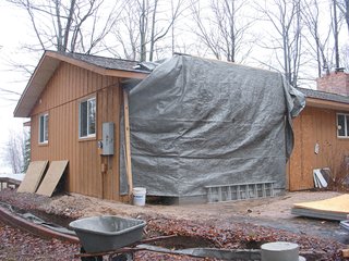 The renovation transformed the unassuming building into a modern homage to the northern Michigan lake cabins they had both grown up visiting.