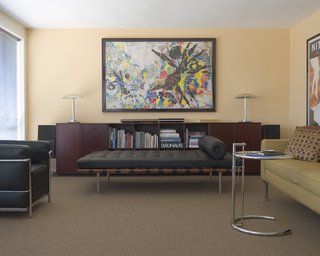 Here is a nice head-on shot of the living room with a Barcelona daybed by Mies, a Corbu chair, and an end table by Eileen Gray. Machines for living indeed. Photo by Mark Darley.
