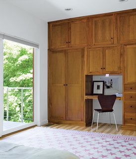 The cabinets in Ewing’s bedroom were made from wild cherry trees harvested from the property. The enormous trunks were too big to fit into the portable sawmill that her brother, Mark, brought to the property, so he blew them apart with dynamite and fed the pieces into the mill. The cabinets were made by Ewing’s friend Paul Keller.
