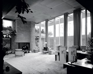 An Interview With Frank Lloyd Wright's Photographer Pedro E. Guerrero - Photo 3 of 8 - A full-scale model of a Usonian house, installed on the site of the future Guggenheim Museum, 1953.