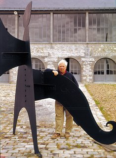 An Interview With Frank Lloyd Wright's Photographer Pedro E. Guerrero - Photo 8 of 8 - Guerrero captured Alexander Calder in front his studio in Sache, France.
