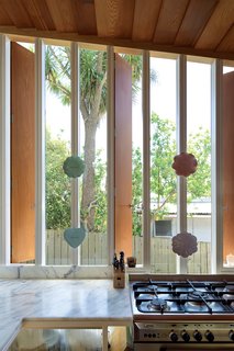 In the kitchen, plates by ceramic artist Rachel Carley decorate the window mullions.