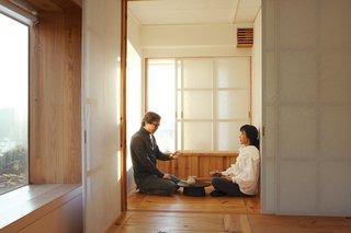 Paper-covered walls in the tea room on the second floor soak up a softer incarnation of the sun’s rays.