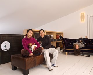 Texas Two-Step - Photo 9 of 9 - Patrick, Cherry and Jasmine with Sage, Solo and Coco in the upstairs loft. "This house is very modern and minimal, and though there is an abundance of beautiful architectural detailing, it’s not at all flashy—it’s very low-key," says Wong.