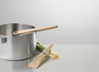 Hang Around and Toss Around - Photo 5 of 5 - The Hang Around cooking set designed by KiBiSi for Muuto.