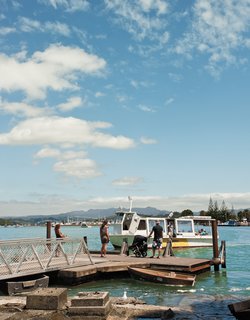A short walk down the road, a ferry service carries passengers on the two-minute journey across the channel to the small town of Whitianga.