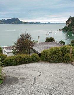 A short road leads to Maramaratotara Bay.