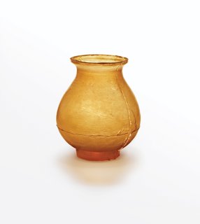 1993<br><br>Exhibits her Bath Mat and Soft Urn with headline-making new collective, Droog Design.