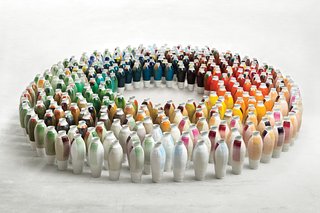2010Misfit exhibition in Rotterdam introduces 300 Unique Vases and the Colourful Blacks paints. Hella Jongerius: Misfit> (her second monograph) is published by Phaidon.