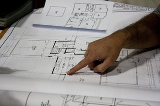 How to Work with an Architect - Photo 4 of 5 - Architect and 'client' get into the nitty gritty. Photo by Sayamon Riddang, Bailey/Gardiner Creative.