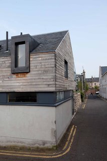 Here you can see down the lane back toward the main street. The Portobello neighborhood in Edinburgh used to be something of a pleasure center with lots of amusement and activity along the Firth of Forth, a waterway just blocks from the house. It's near enough that Gaffney and his kayak wander over and get into it as often as they can.