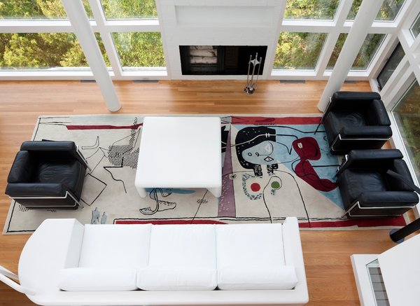 The view overlooking the living room, which features the famous Le Corbusier rug by Edward Fields. The residents were also careful to save the sofa, which Meier himself designed for the space.