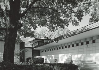The Pardee House in Midland is an example of Dow's work with the unit blocks that would define much of his early career.