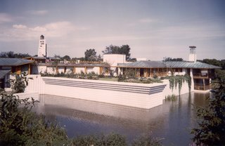 This view of the back of the Dow Home gives a much better sense of the scope of the place and how inviting the landscape into every element of the design was so critical to Dow.