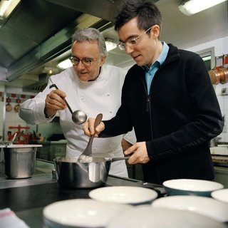 Pasta Pot by Patrick Jouin for Alessi - Photo 2 of 3 - Ducasse (left) and Jouin (right) cook together using the Pasta Pot that they collaborated together to create.