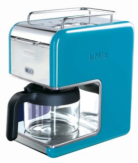 kMix by De'Longhi - Photo 5 of 9 - The carafe handle was designed for comfort and to be easy to grip.