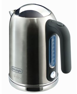 kMix by De'Longhi - Photo 8 of 9 - Also tucked near the handle is an illuminated on-off switch to let you know when the water's warming.