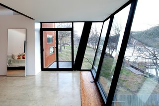 The cantilevered master bedroom appears to hover above the lake. Photo by Brian Mihealsick.